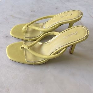 Thong heeled sandals 💛 NEW